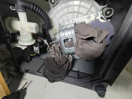 衣物濕漉漉脫不乾？這部樂聲牌NAF系列洗衣機客戶遇到的「食衣物」意外狀況 🌀