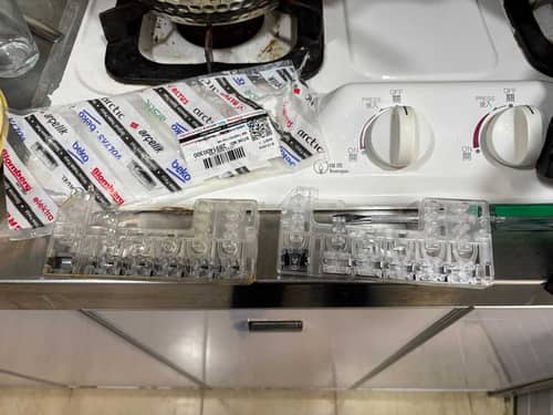 服役十年的Blomberg WNF系列洗衣機按鈕突然無反應，師傅上門解決雙重故障 🛠️