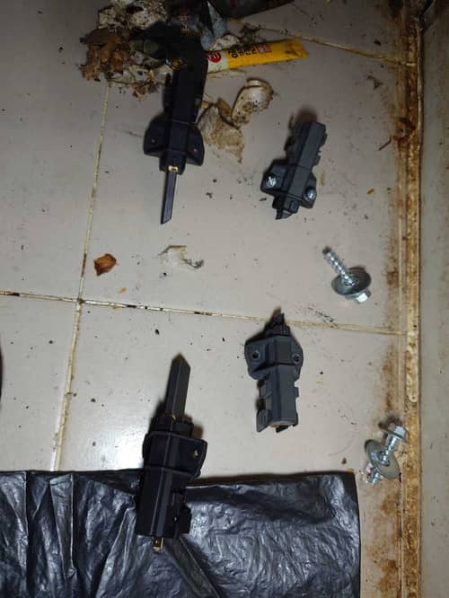 Candy洗衣機滾筒突然罷工之謎：師傅檢查後發現摩打碳刷已磨損殆盡 ⚙️