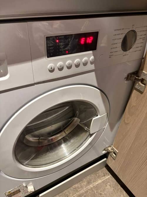 租客擔心嵌入式難維修？這部GAGGENAU WD系列洗衣機E12故障碼順利解決 💡