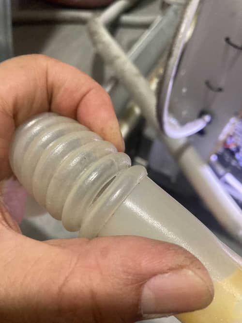 惠而浦VEMC系列洗衣機排水時機底大量漏水？師傅一次上門找出漏水保險喉破損真相 💧