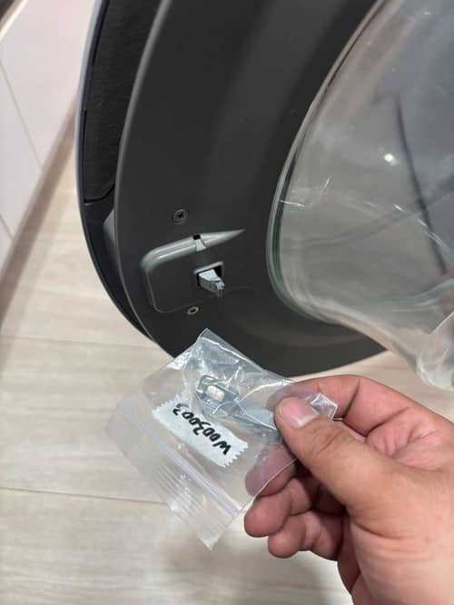 梁先生這部LG WFC系列洗衣機門勾突然斷裂，師傅檢查後找出真正元凶是門鎖掣 😱