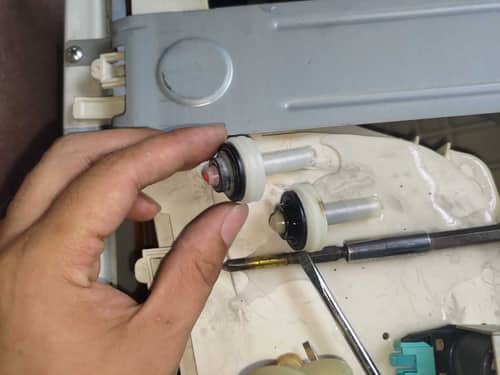 14年Ariston AQM系列洗衣機還能修嗎？客人選擇維修而非換新的明智決定 💡