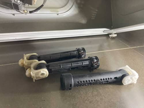 地鐵撿到的報紙改變一切？這部惠而浦AWC系列洗衣機震動移位問題終獲解決 📰