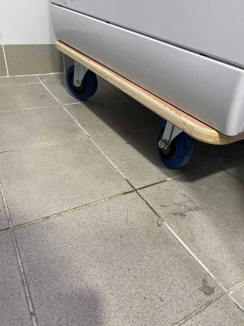 這部惠而浦CWNB系列洗衣機劇烈震動之謎：司徒先生自製鋁架釀成的意外後果 ⚡