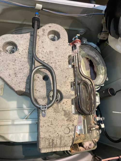 惠而浦WFCR系列洗衣機F15故障碼背後：發熱線漏電如何影響這位客戶的生活節奏 ⚡