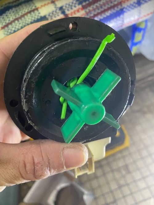 綠色防蚊手繩竟讓這部Zanussi ZFV系列洗衣機完全排不了水？八口之家的一週洗衣困擾 🤯