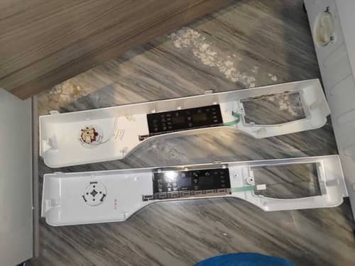 這部Rosieres RILS系列洗衣機輕觸面板按後無反應？師傅拆解後發現傳輸線路的秘密 🔍