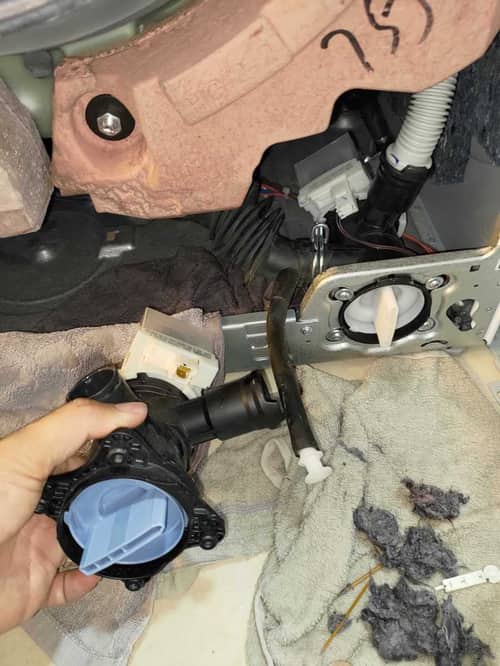 這部博世WNG系列洗衣機排水問題背後：牙籤異物竟是罪魁禍首 😱