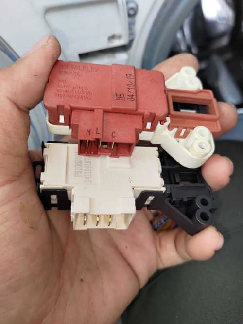 樂信牌RW系列洗衣機門發出咔嚓聲卻未鎖緊？門鎖掣失效揭秘 🔍