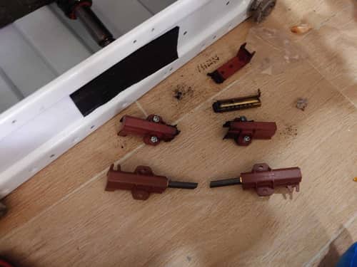 師傅上門即場處理，這部Zanussi ZWM系列洗衣機E60故障碼摩打碳刷更換實錄 🔧