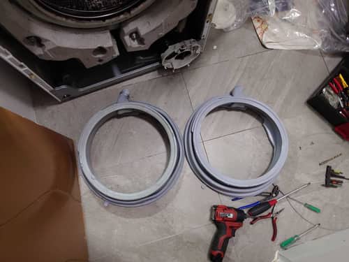 西門子WM系列洗衣機門膠邊破損導致滲水，客戶誤以為機底漏水的維修實例 💧