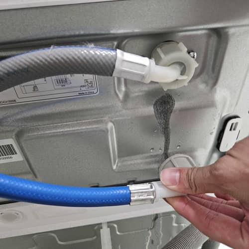 這部豐澤FTL系列洗衣機未開機就漏水？師傅檢查入水喉後找到真正原因 💧