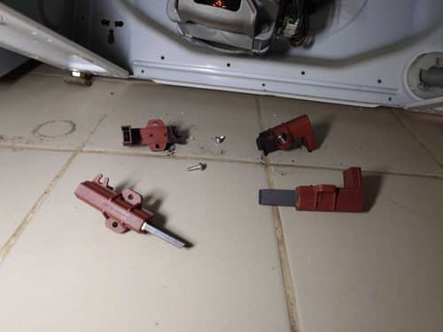 滾筒轉動有阻力卻不運作？這部日立BD80CE洗衣機的關鍵線索 🔍