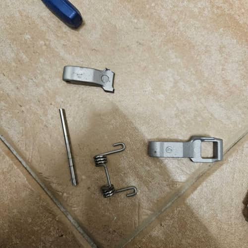 一拉就斷！這部LG WF系列洗衣機門勾斷裂背後的老化門鎖掣問題 ⚡