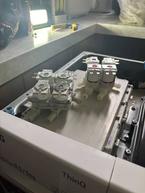 樓下投訴先知漏水？這部LG FC系列洗衣機入水掣竟連關機都滴不停 💧