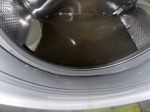 租屋族接手舊家電的衛生隱憂🔍 這部Whirlpool前置式洗衣機門膠邊霉斑清除實錄