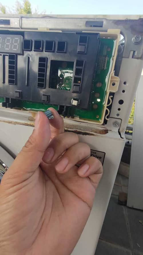 按鍵要狂按才有反應 🪫 這部LG WF系列洗衣機的輕觸棉竟是元兇