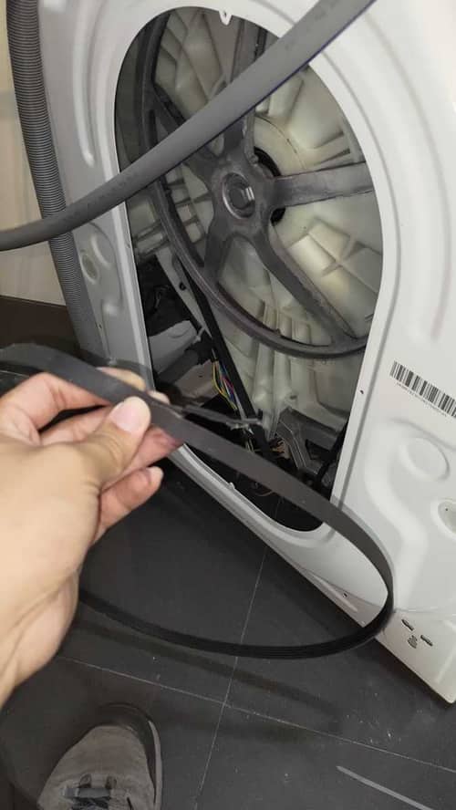 滾筒轉動毫無阻力像掉鏈單車 🚴 這部Zanussi ZWM系列洗衣機的傳動系統出了什麼問題