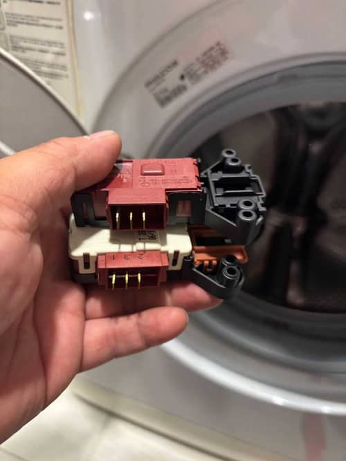用了十四年的Philco PW系列洗衣機Start燈狂閃不入水，師傅一查發現是這個零件 💡