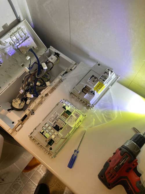 Door Open燈號長亮卻無法啟動？這部惠而浦AWE系列洗衣機15分鐘換板重生 ⚡