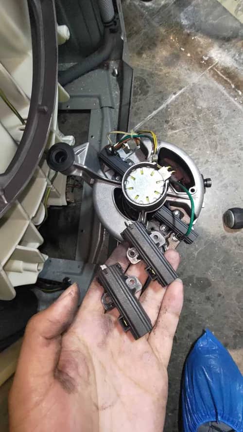 這部西門子WK系列洗衣機E12故障碼背後：摩打碳刷年半內再次耗盡的原因 🔋