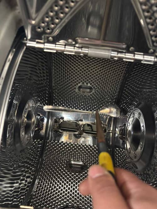 這部惠而浦TDLR系列洗衣機差點因一支匙羹報銷 😮 及時停機的重要性