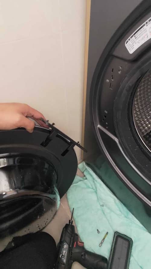 自行拆裝機門後漏水不止 💧 這部Haier XQG系列洗衣機的維修實錄