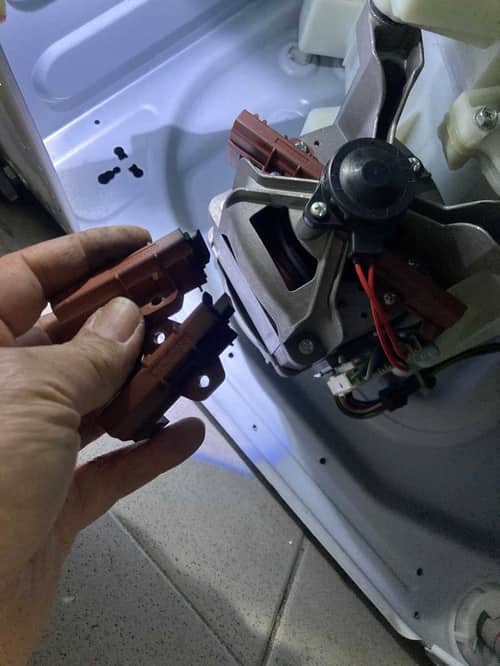 金章牌ZWM系列洗衣機摩打不轉動的真正原因：不是皮帶而是這個消耗品 💡