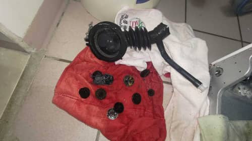 這部西門子WH系列洗衣機E36故障碼背後，竟藏著超過十枚硬幣 🪙