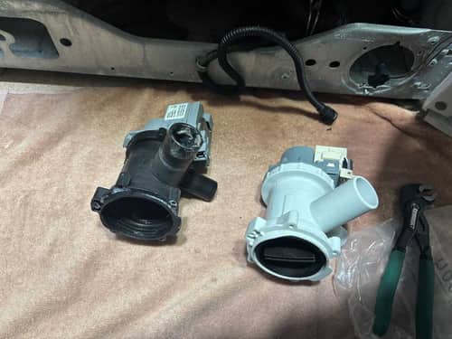 從硬幣卡入排水系統，到這部西門子WM系列洗衣機換泵重生的經過 🔄