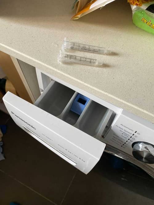 這部Panasonic NA系列洗衣機為何從梘粉盒前方漏水？原來是兩支針筒惹的禍 🎯