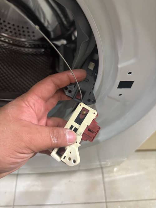 從偶爾鎖不到到完全罷工：這部Philco PLCE系列洗衣機門鎖掣更換前後的變化 ⚙️