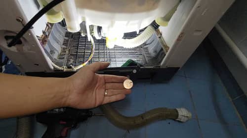 這部樂聲牌NAF系列洗衣機不停入水卻儲不住？索掣膠塞藏著意外發現 💧