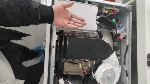 這部LG WFCT 系列洗衣機脫水怪聲追查記：從影片線索到螺絲鬆脫🔧