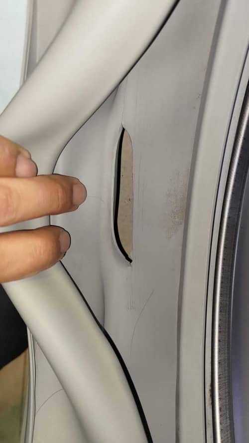 洗到最後10分鐘就漏水？🫧 這部西門子WM系列洗衣機漏水竟牽扯門膠邊裂痕與避震器失效