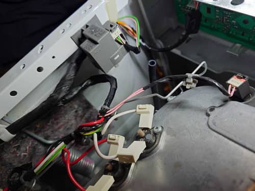 厚毛巾被洗壞了？De-Dietrich DLZ系列洗衣機出現Water Tap Closed 🛰️師傅追到震動造成的鬆脫點