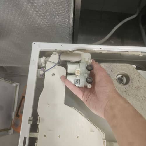 這部惠而浦CFCR系列洗衣機過水時只聽到入水聲但水量不足，反覆出現 h2o 的排查過程🕵️‍♂️
