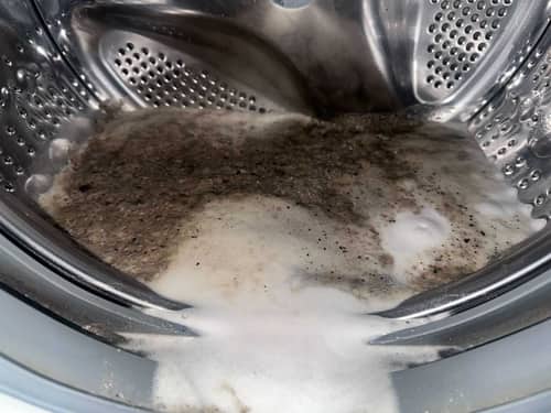 西營盤呂小姐的發現：這部LG前置式洗衣機內藏污垢，清洗專員上門檢視🦠