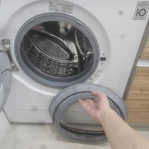 門邊一圈黑霉點揭發，這部LG WFT系列洗衣機點解要換晒條門膠邊 🖤