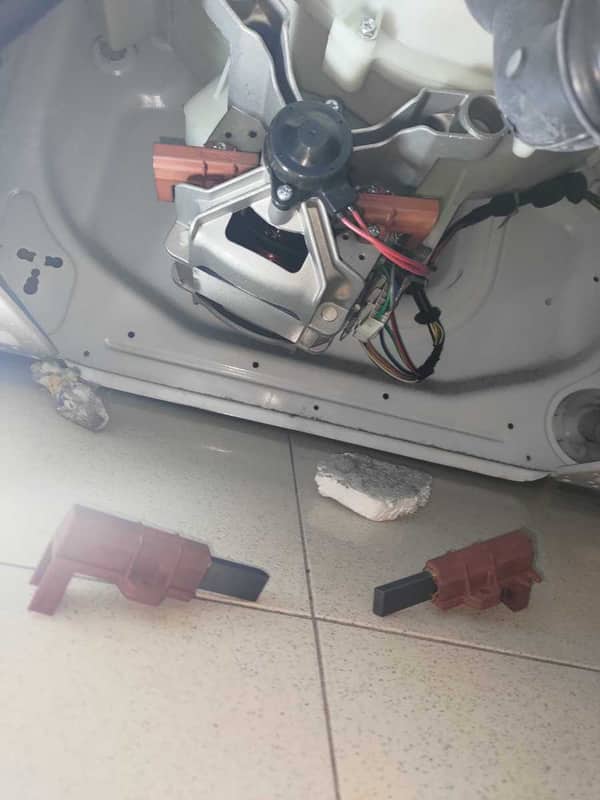 這部Zanussi ZWM系列洗衣機E60故障竟因高頻洗滌加速碳刷磨損🌪️
