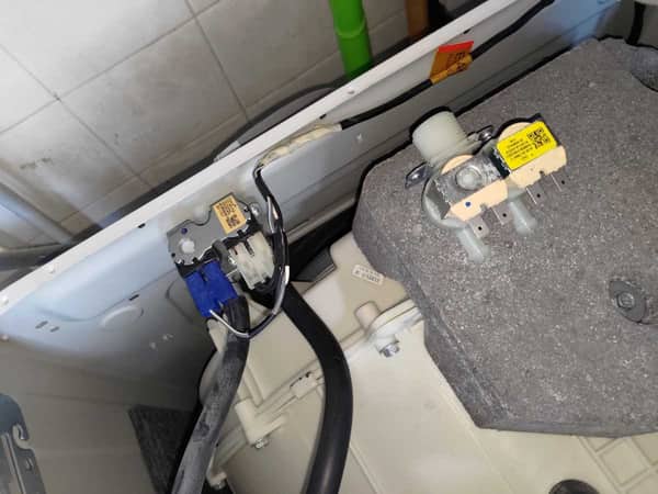 林女士這部LG WF系列洗衣機關機後不斷進水，入水掣更換後恢復正常 🌊