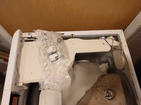這部Whirlpool CFCR系列洗衣機閃爍H2O？師傅現場更換入水掣實錄 🌊
