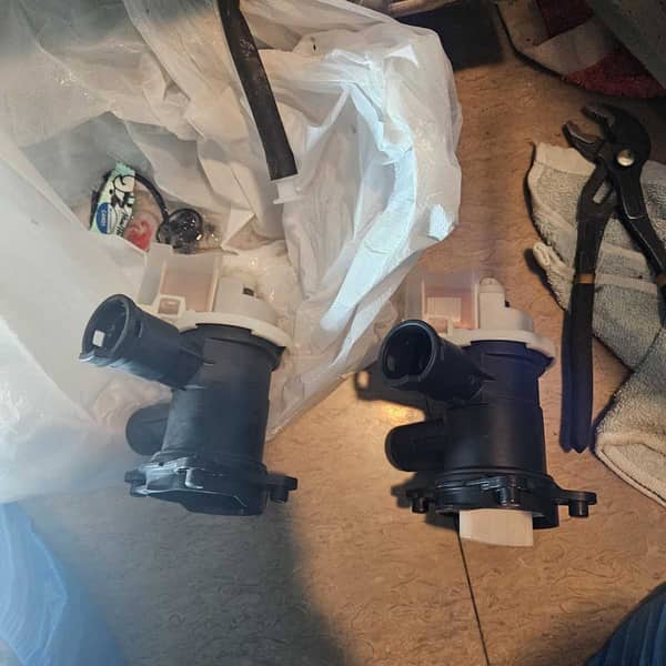 排水泵裡的硬幣與牙籤卡阻，這部西門子WU系列洗衣機E18故障如何破解？🌊
