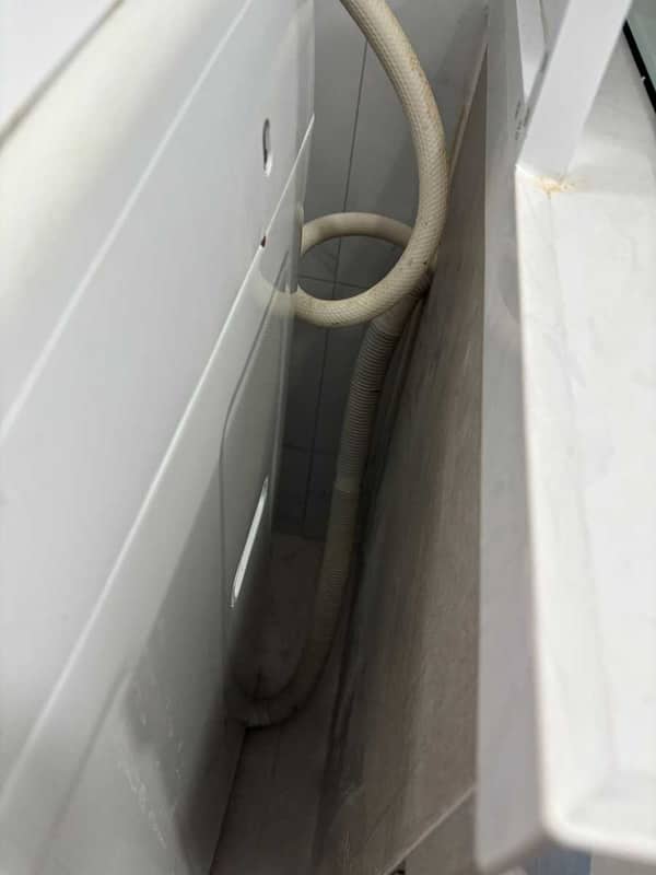 這部日立NW系列洗衣機為何不排水？裝修後高位排水配置引發困擾 🏡