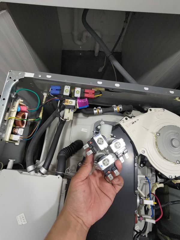 每天更換濕毛巾：剖析這部LG WFCN系列洗衣機入水閥滲漏原因💦