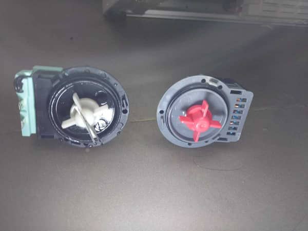 這部惠而浦FRAL系列洗衣機的突突突噪音從何而來？髮夾卡泵現場排查 🧐