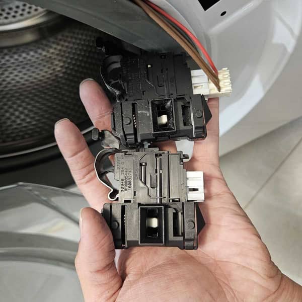 這部惠而浦WFCR系列洗衣機F06故障提醒：門鎖掣老化不可輕忽🔍