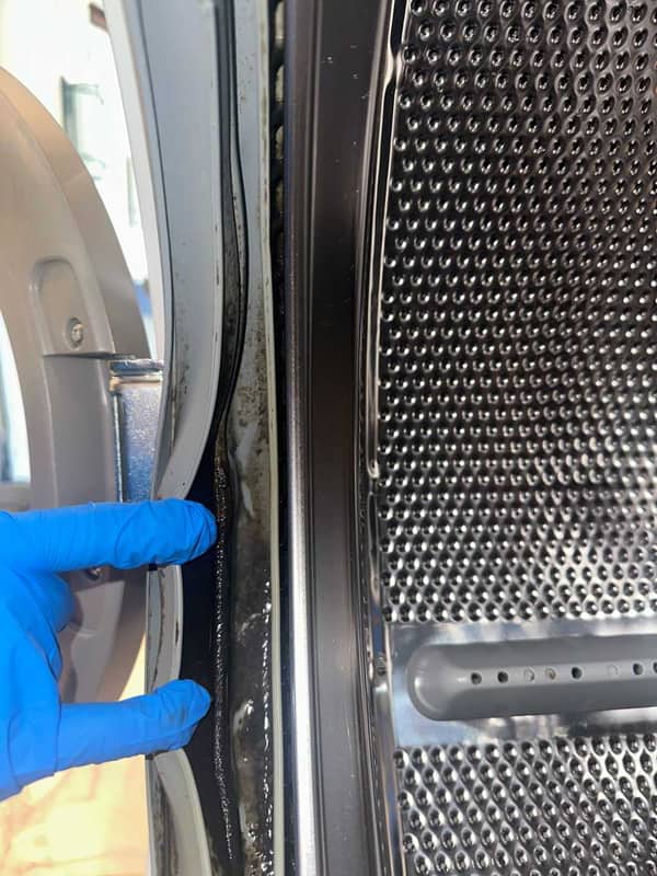 工人姐姐的難題：這部Zanussi前置式洗衣機內膽污垢🔍