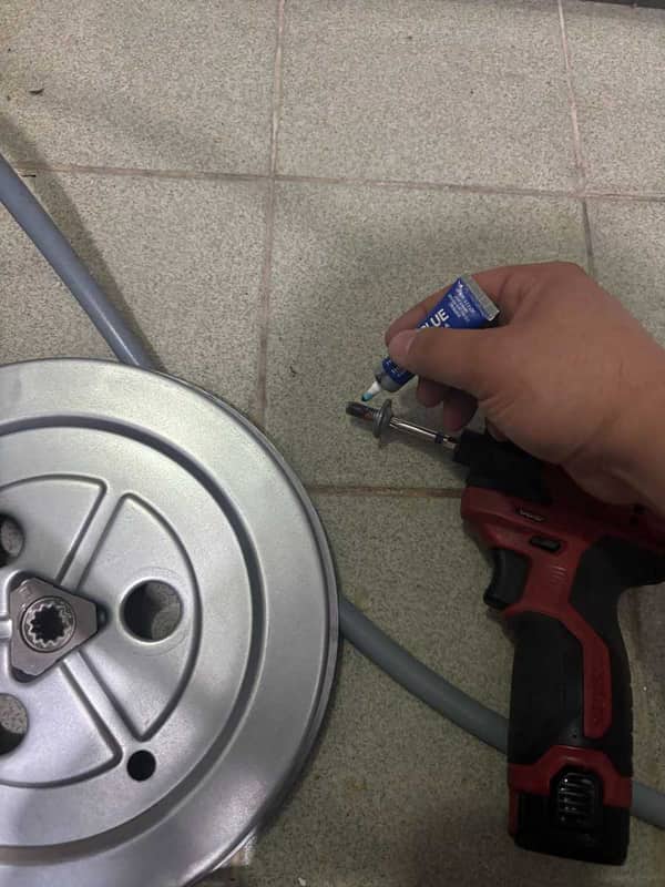 機主洗少衣物導致飛輪鬆動？師傅上門修復這部Brandt BT系列洗衣機異音實錄 🎭